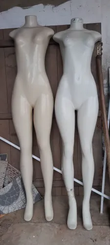 Manequins femininos usados