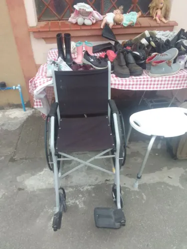 Vende se cadeira de roda semi nova