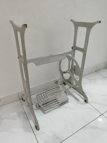 Base máquina de costura antiga de pedal 