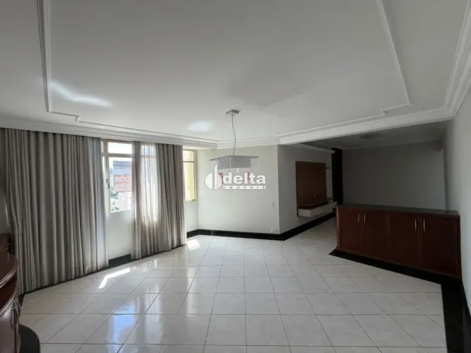 Apartamento com 3 quartos sendo 1 suíte disponível para locação no bairro Fundinho em Uber