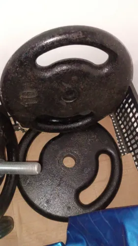 Barra reta e anilhas em excelente estado, pra vender HOJE!