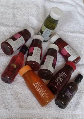 Sabonete líquido em gel todo dia e sabonete esfoliante e gel ekos