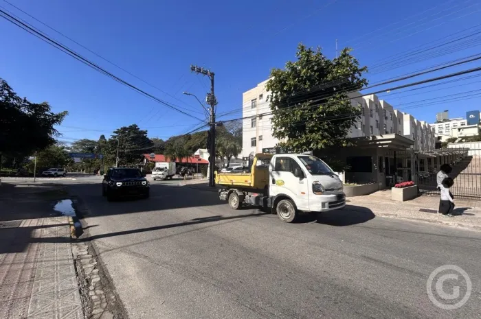 Apartamento amplo no bairro Carvoeira, próximo a UFSC