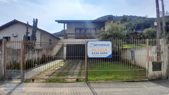 Casa Residencial com 3 quartos para alugar por R$ 5700.00, 185.68 m2 - SAMBAQUI - FLORIANO