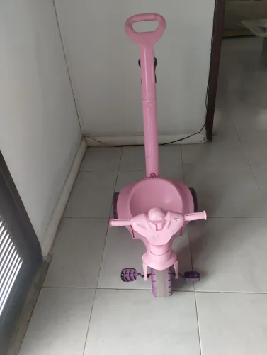 Vendo urgente um excelente velotrol feminino! 