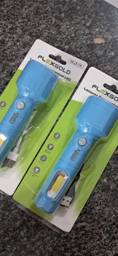 2 lanternas azul de boa iluminação