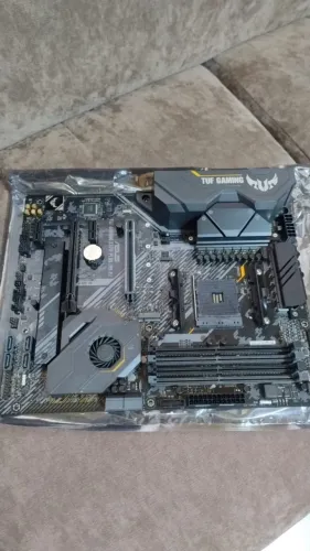 Placa mãe AM4 Asus X-570 Plus Wi-Fi.