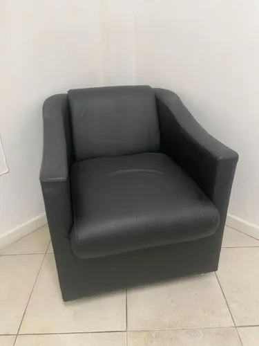 Poltrona de couro sintético