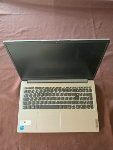 Notebook Lenovo Core i3 12º Geração. 4 GB SSD 240.