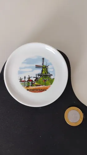 MINIATURA EM PORCELANA BRANCA 