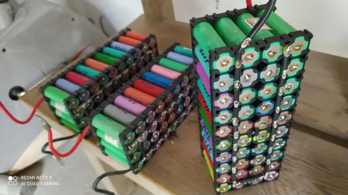 Bateria de Lítio de 70 Ah com 120 células 18650