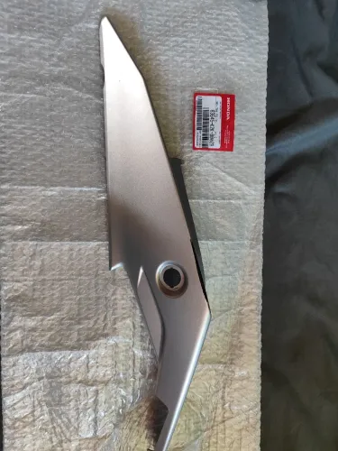 Rabeta Lado Esquerda Cb300F 2026