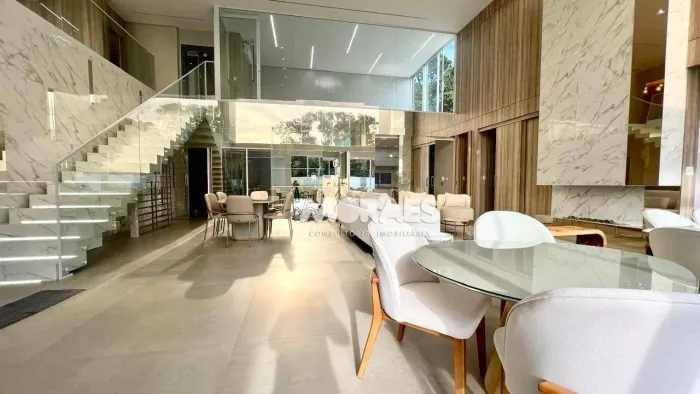 Casa em Condomínio Fechado com 4 suítes, alto padrão, lazer completo, à venda, 700 m² por