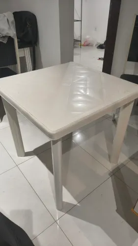 Cadeira de plástico quadrada