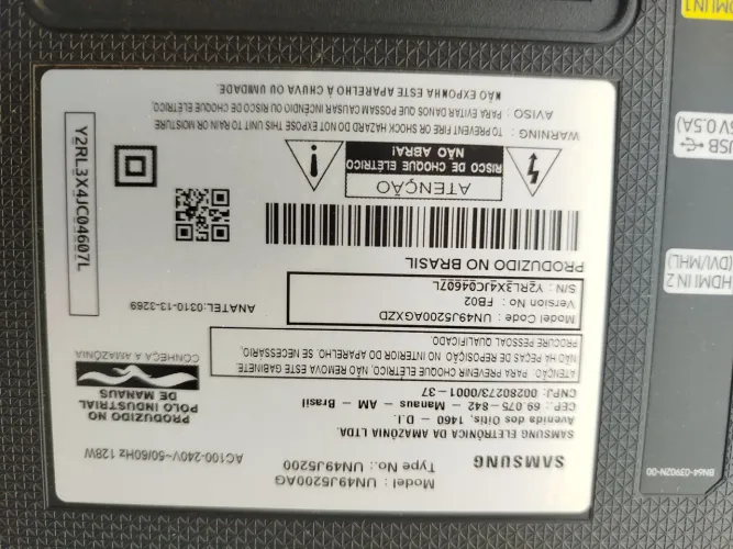 Vendo tv Samsung modelo un49j5200ag com tela quebrada pra retirada de peças
