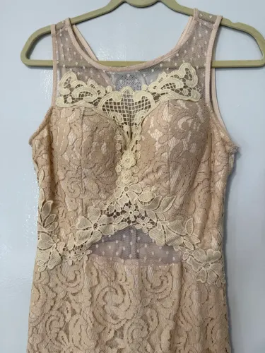 Vestido longo renda e tule