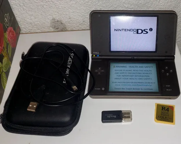 Nintendo DSi XL Completo - Funcionando Perfeitamente + R4 Gold pro