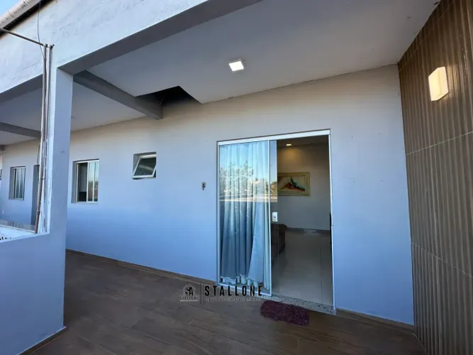 Casa no segundo pavimento, localizada à 600m da Avenida Principal de Itaóca/Itapemirim-ES.