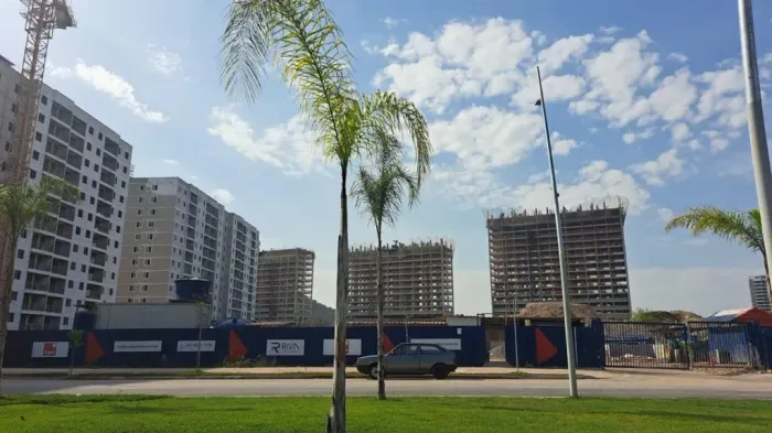 Cobertura na Barra 3 quartos na Av Salvador Allende