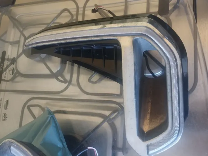Par de molduras do farol de milha da Hilux com LED. Só 300 reais.