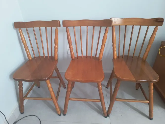 Mesa com quatro cadeiras