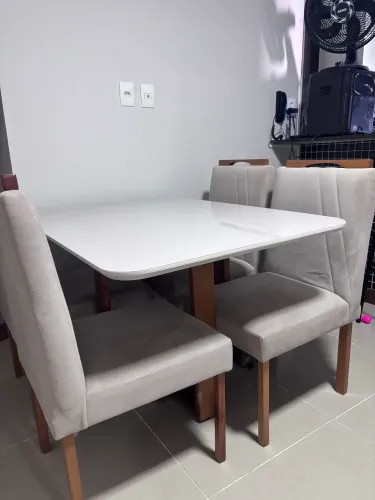Mesa (com tampo de vidro) 4 lugares