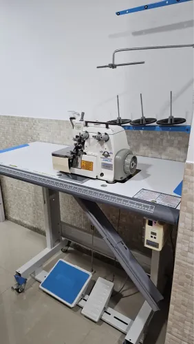 Máquina de costura overloque Jack