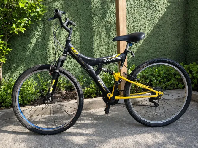 Bike track aro 26 pneus e cameras novinhos nunca usados 