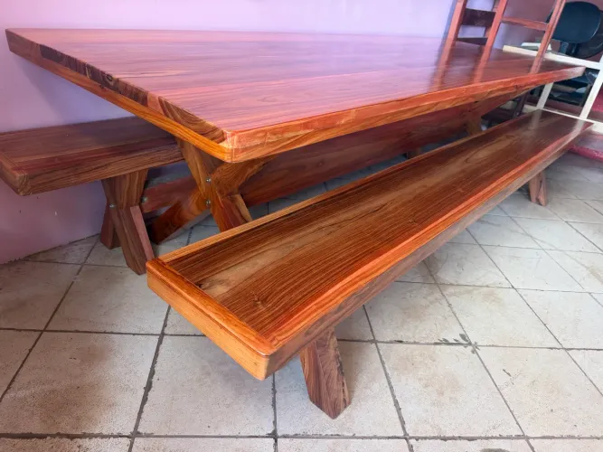 Mesa grande com dois banco de macacaúba nova 