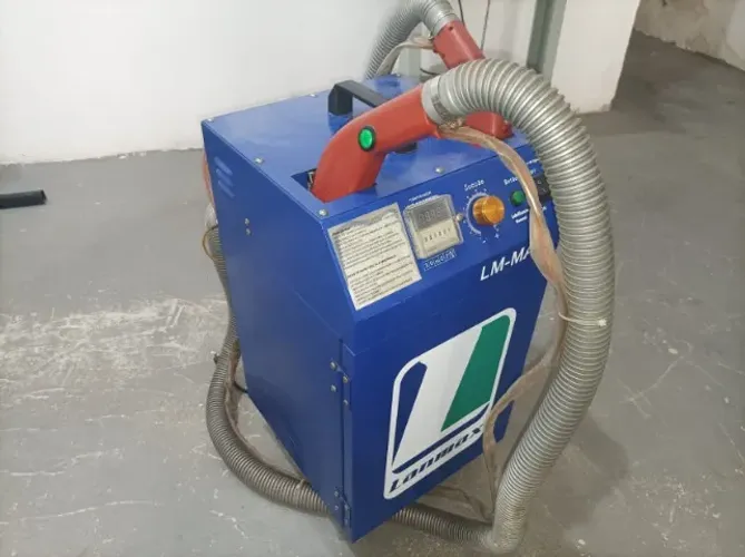 Máquina de Arrematar Fios