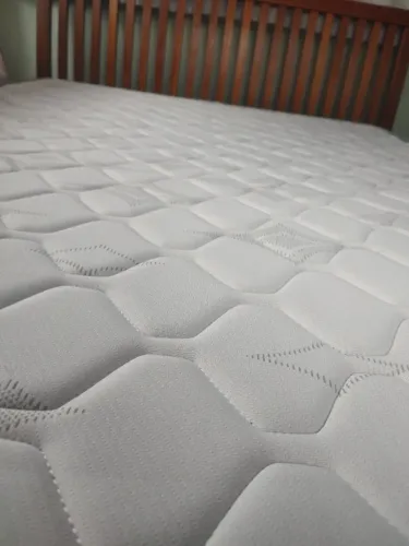 Cama Madeira de lei casal com colchão Queen Size (1,58 x 1,98)