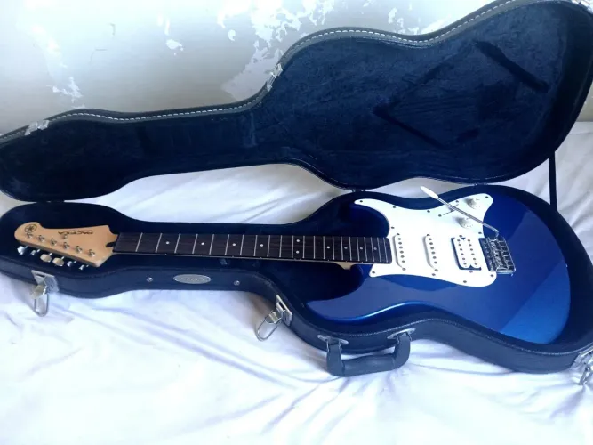 ? **YAMAHA PACIFICA PAC012 + HARDCASE VOGGA