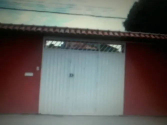 Vende-se uma casa