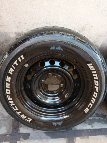 Vende-se Rodas com os pneus.