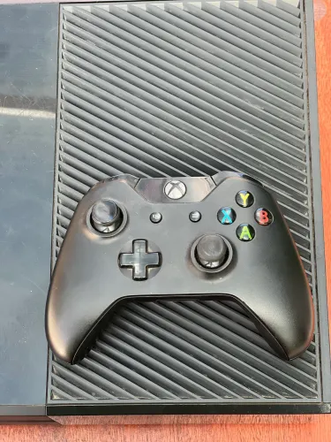 Xbox One 500GB + Controle Original - Ótimo Estado