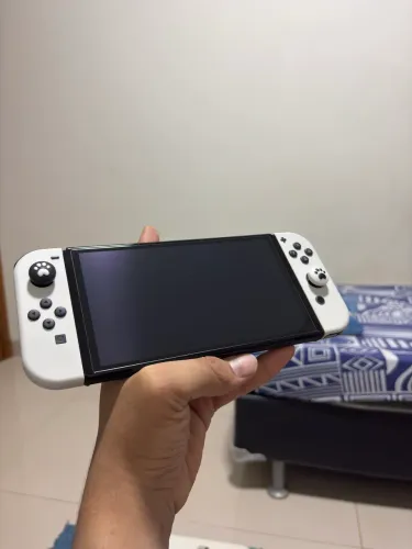 nintendo switch oled com 2 jogos