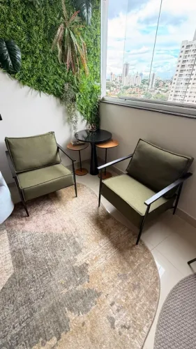 Lindas Poltronas e sofá orgânico