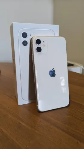 iPhone 11. 128gb. Ótimo estado. +Brindes