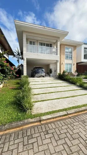 Casa alto padrão em condomínio em Itajaí