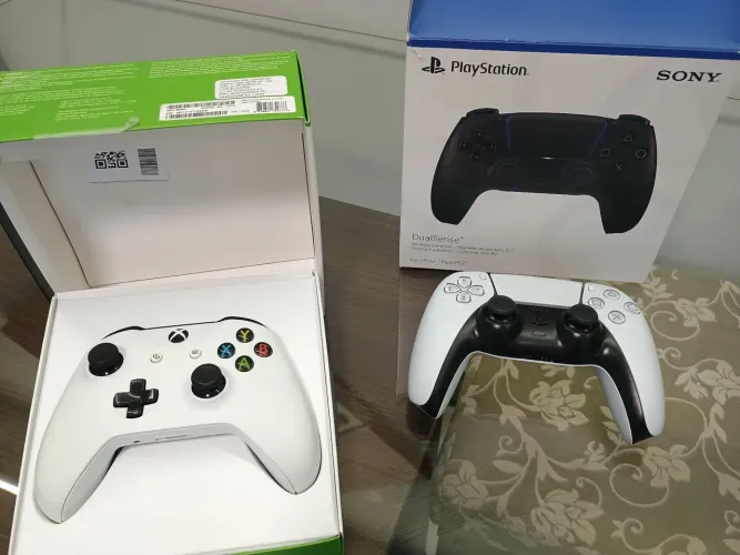 Dois controles Ps5 e Xbox One ambos com defeito.