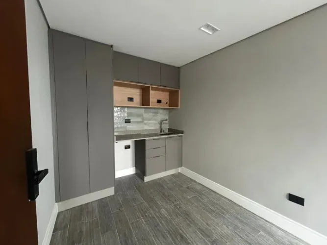 Sala Comercial com 30,15 M² , copa, 1 banheiro, 1 vaga - Vila Gilda REF: 20218