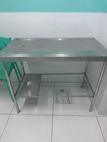 Mesa de consultório veterinário