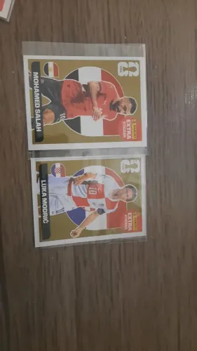 Vendo 4 Figurinhas Legends 2026