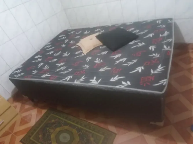 Cama casal box bom estado de conservação pronta para uso