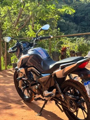 Titan 160 2023 cinza