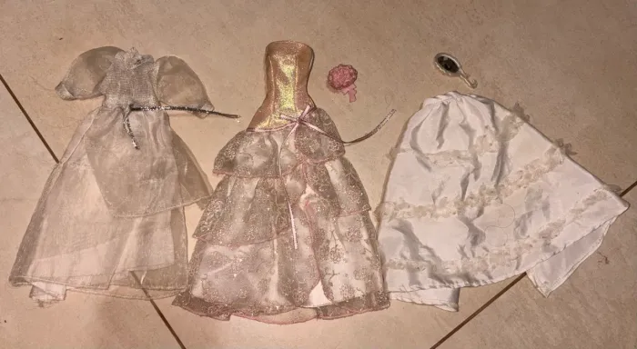 Barbies noivas antigas Roupas em ótima condição