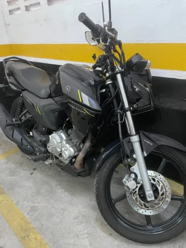 Moto Factor 150 2025 Preta e Vermelha