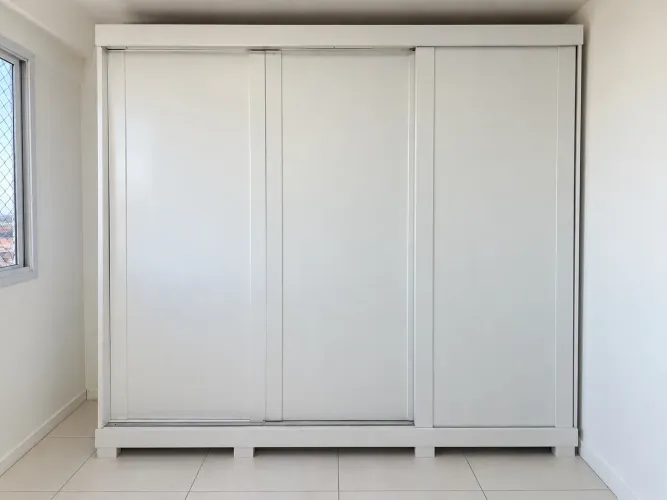 Guarda-roupa branco MDF - 3 portas de correr - Seminovo