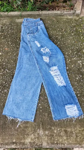 Calça Rasgada