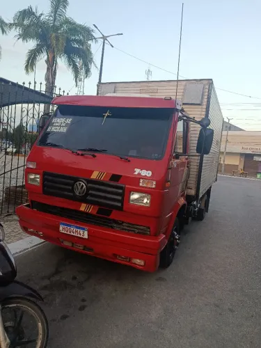 Caminhão baú 3/4